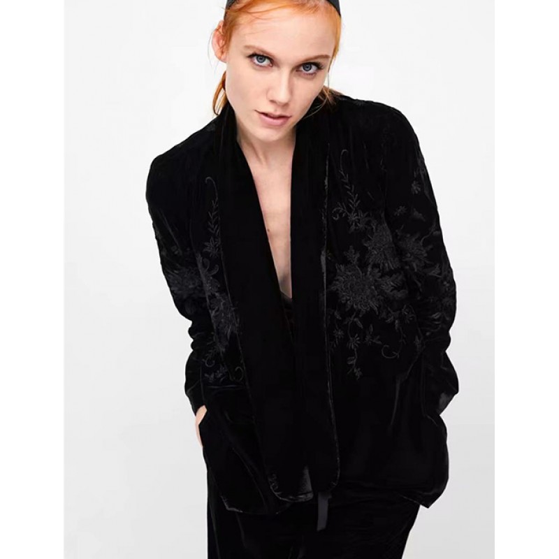 Fashion Black Embroidery Flowers Decorated Coat Fashion Black Embroidery Flowers Decorated Coat